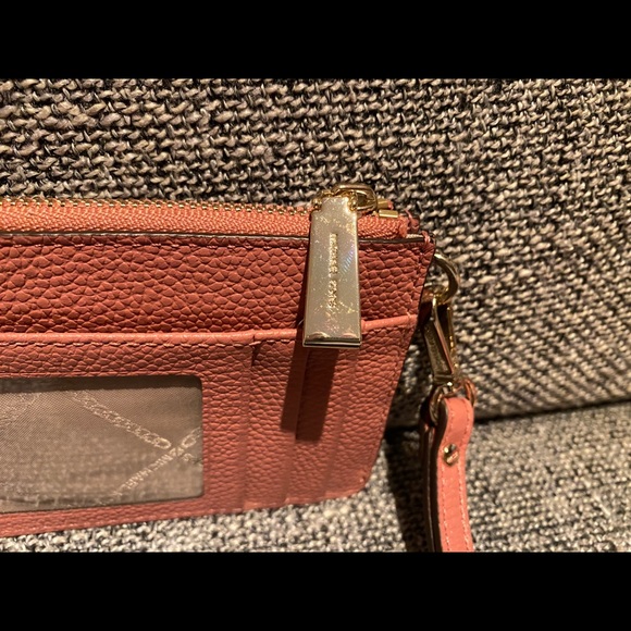 ✨Michael Kors Pink Slim Card Hold Wallet Wristlet✨ - Picture 4 of 7
